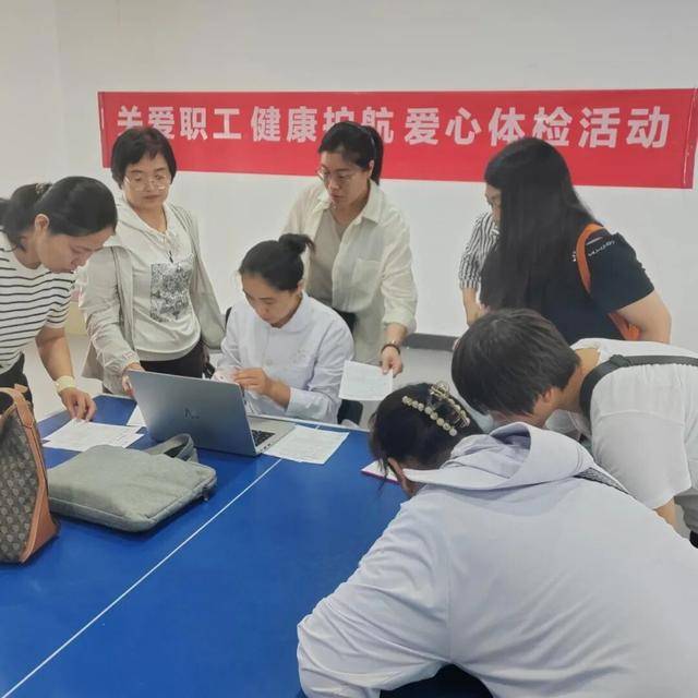 安阳市城市管理局工会组织关爱女职工健康体检活动